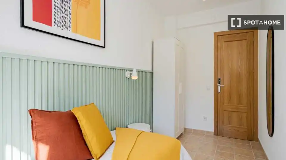 Bedroom of Flat for share in Tetuán
