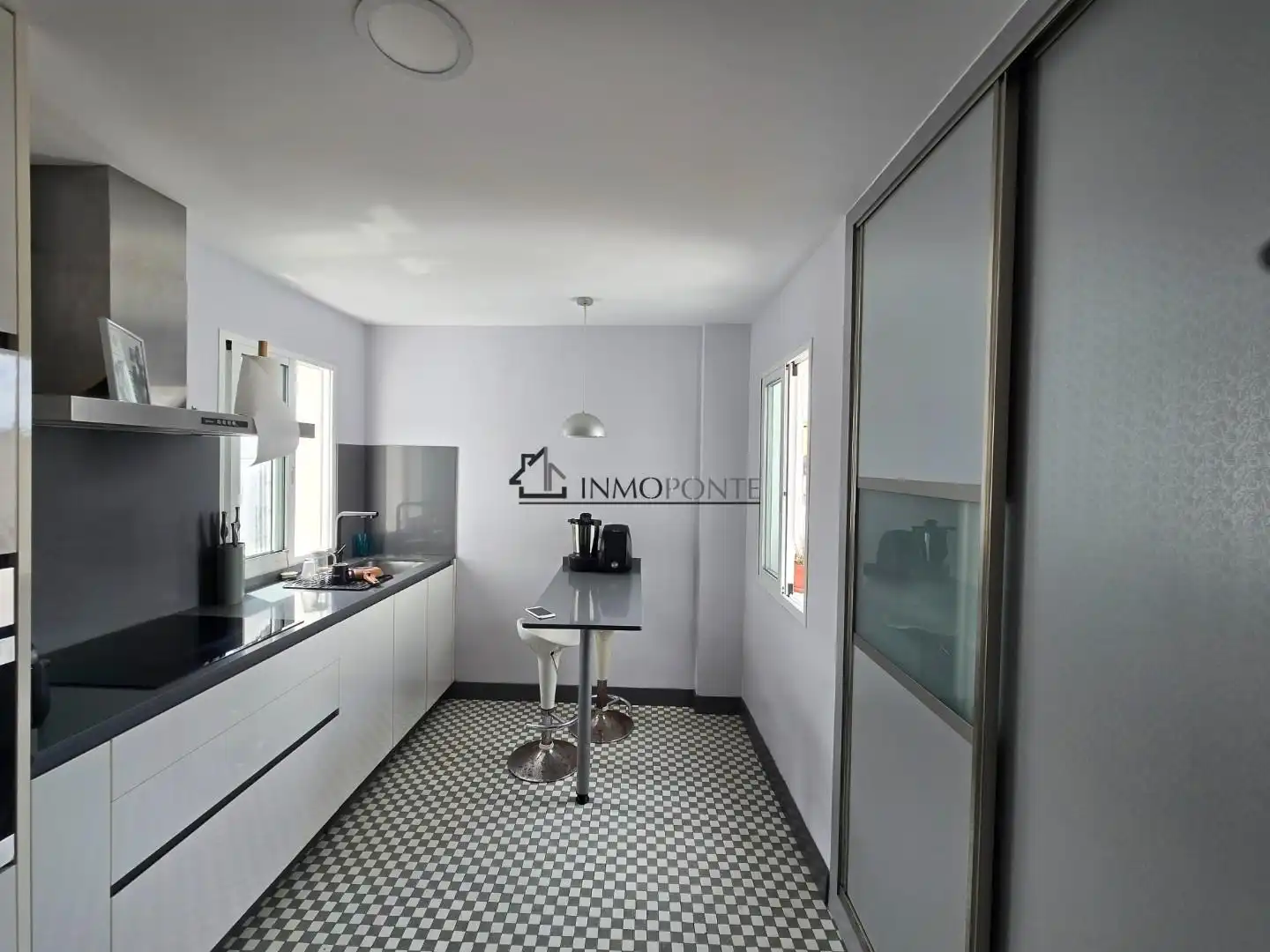 Kitchen of Flat for rent in Pontevedra Capital   with Heating, Terrace and Oven