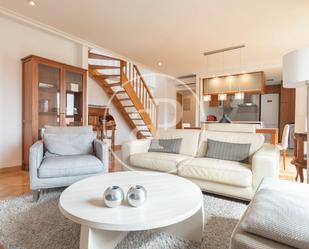 Sala d'estar de Dúplex en venda en  Madrid Capital amb Aire condicionat, Calefacció i Jardí privat