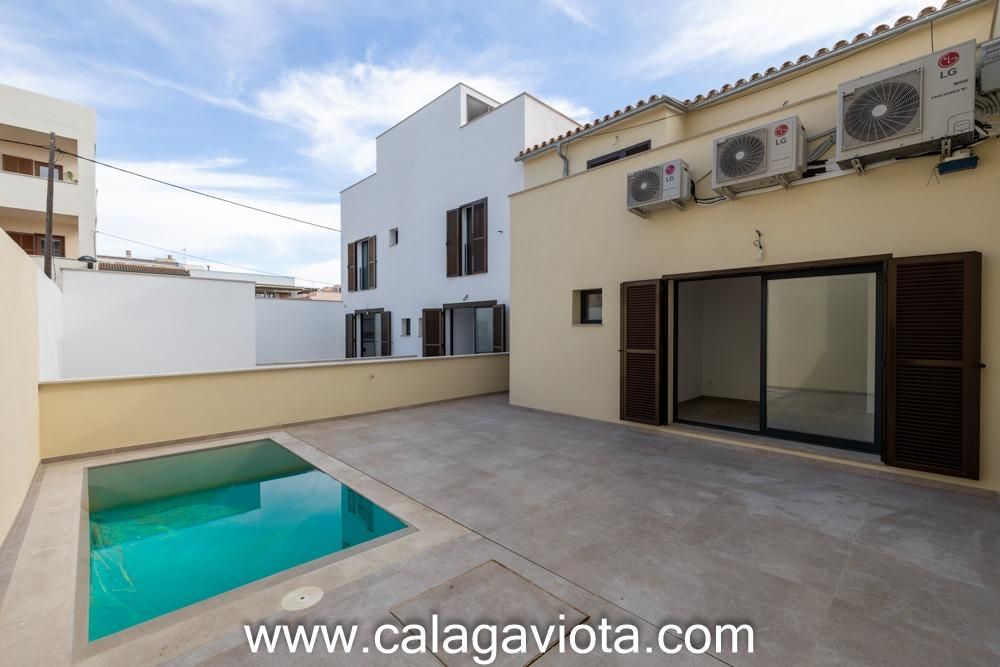 Swimming pool of Single-family semi-detached for sale in Ses Salines  with Heating