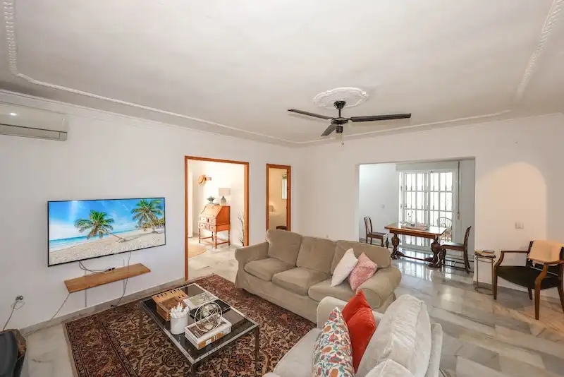Sala d'estar de Casa o xalet en venda en Guaro amb Jardí privat i Piscina