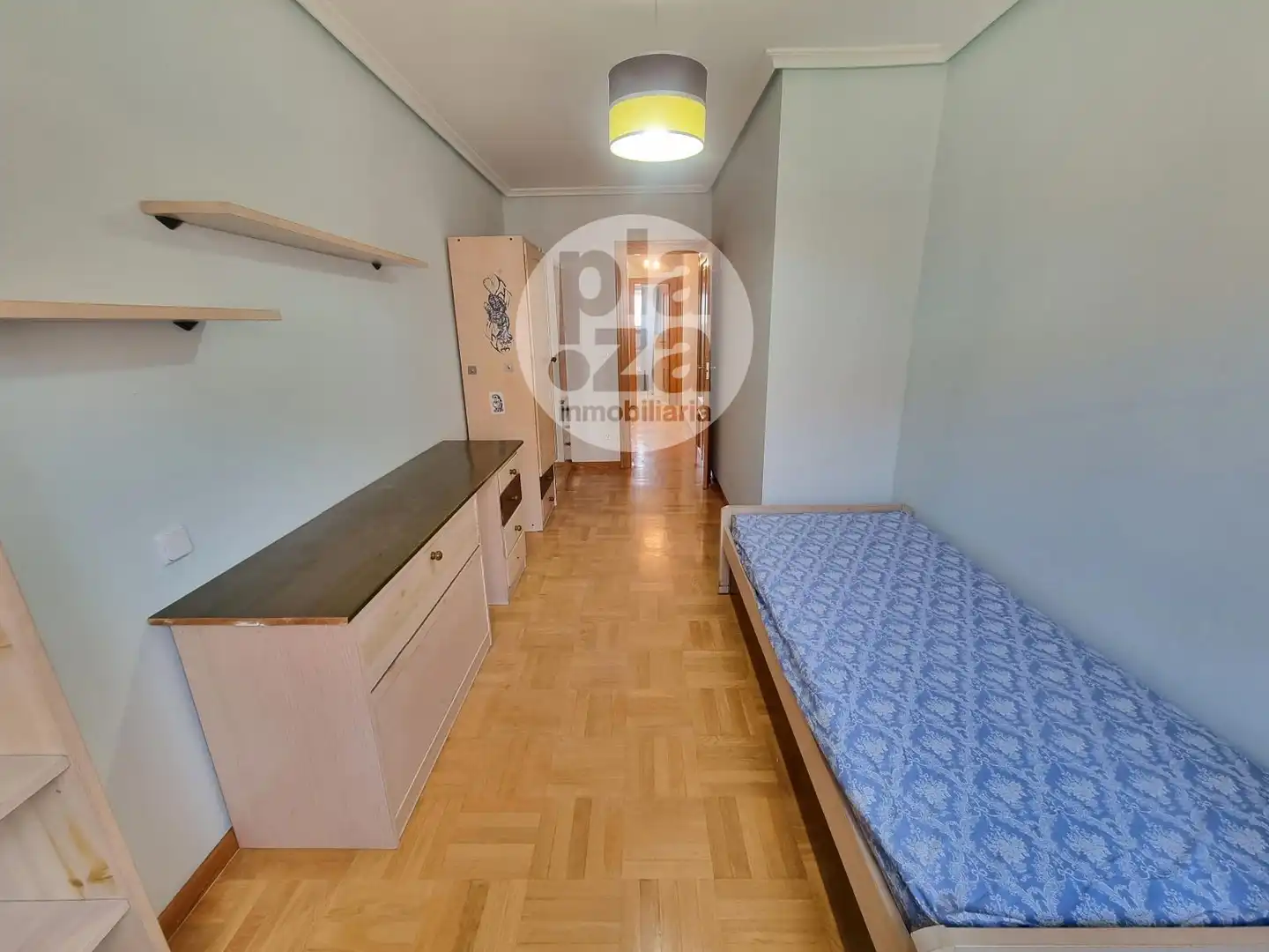 Habitación de Casa adosada en venta en Burgos con Calefacción y Jardín privado