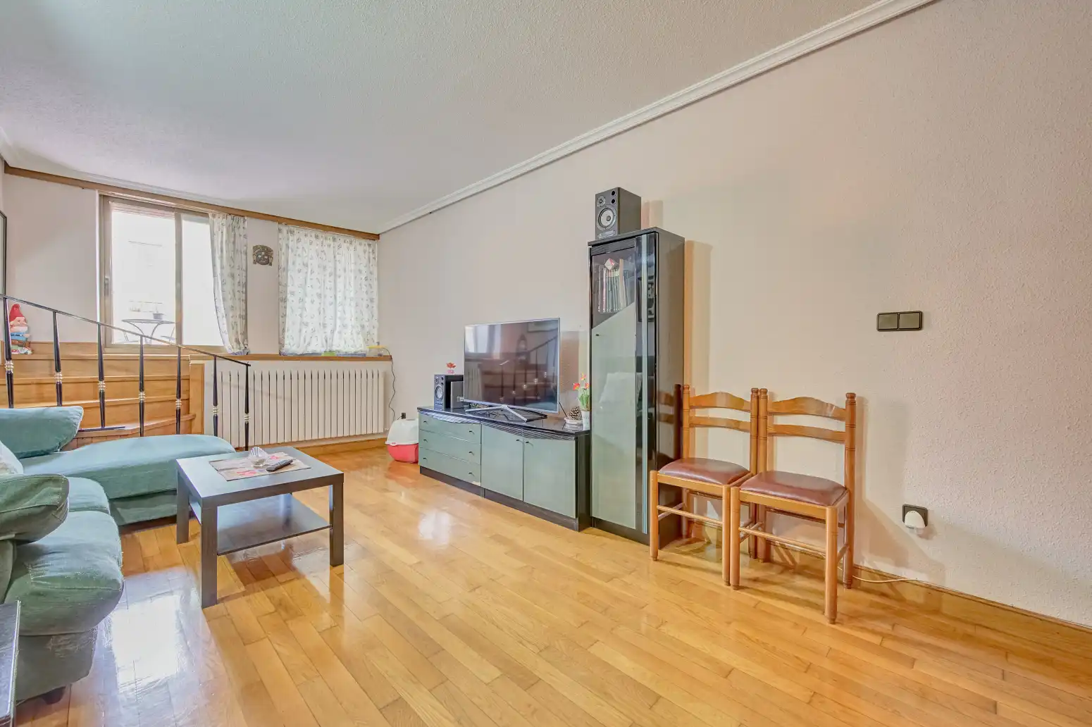Living room of Flat for sale in Puente la Reina / Gares  with Heating, Parquet flooring and Terrace