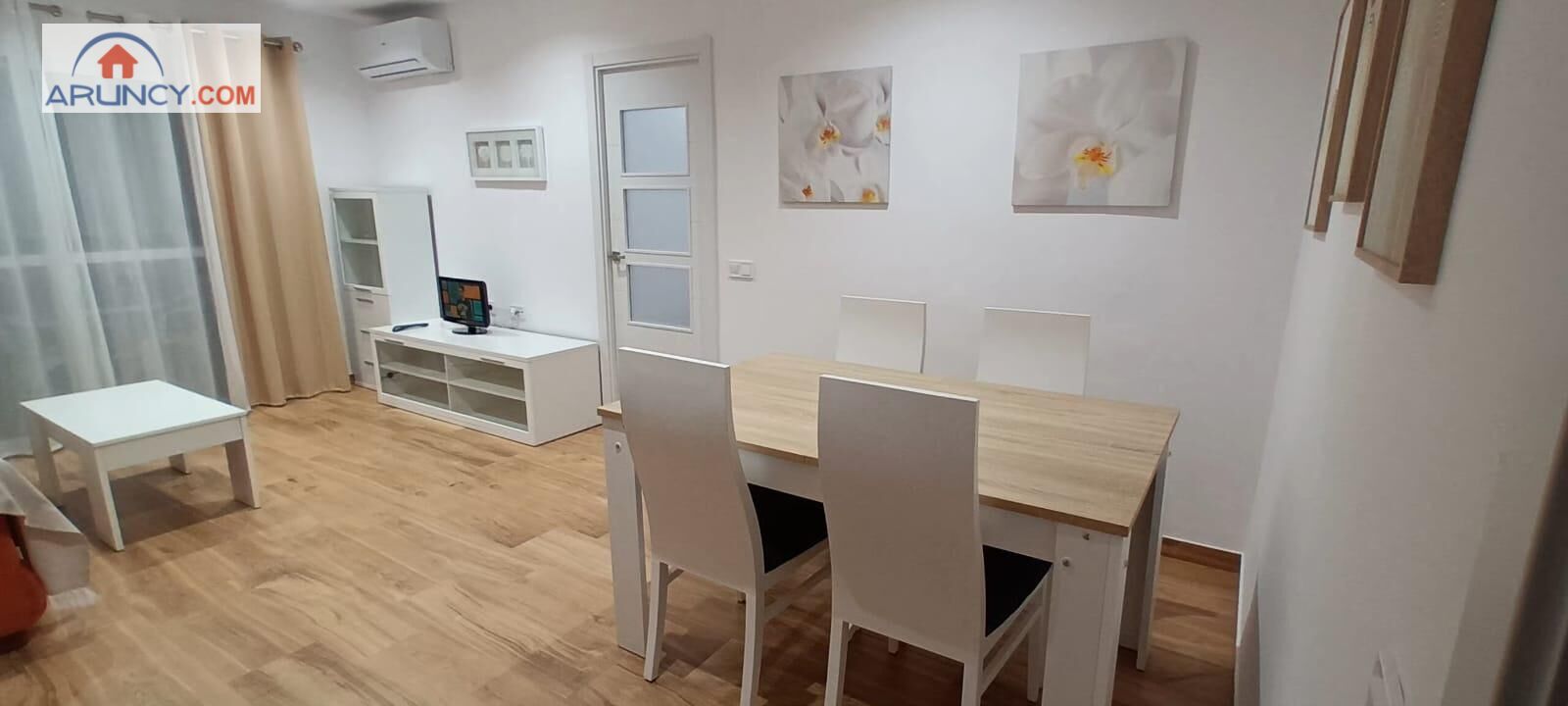 Menjador de Pis de lloguer en  Sevilla Capital amb Aire condicionat i Moblat