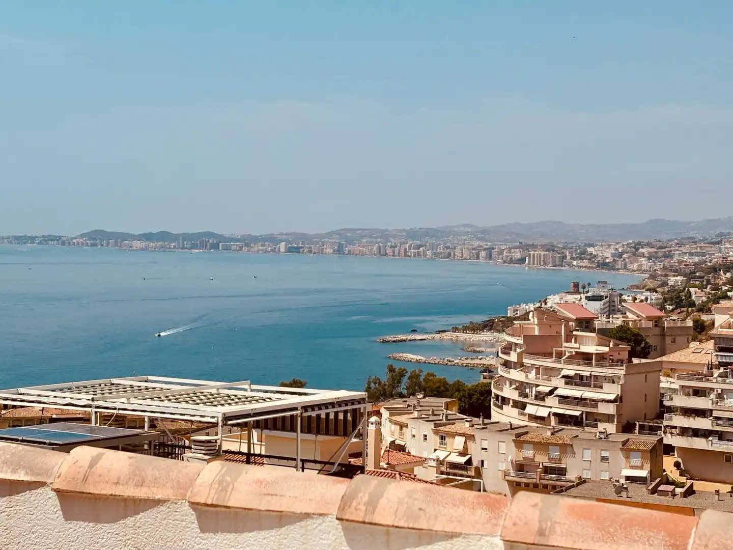 Vista exterior de Àtic en venda en Benalmádena amb Aire condicionat, Jardí privat i Terrassa