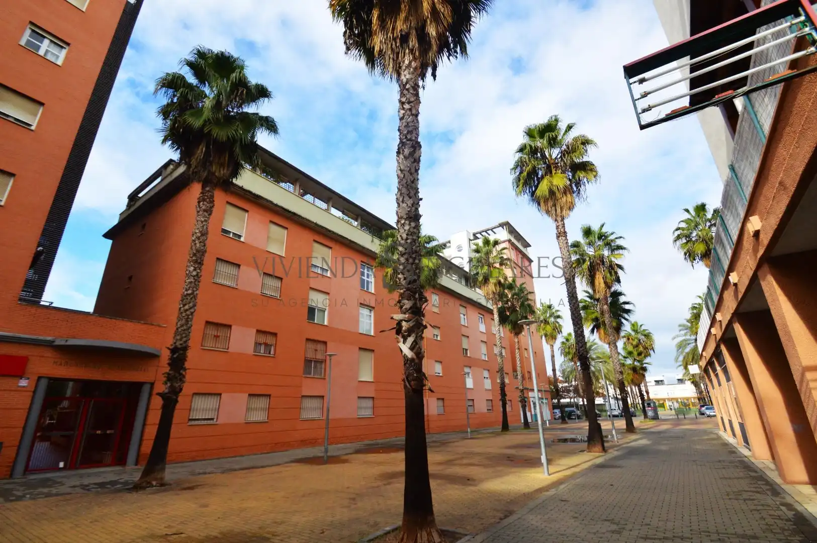 Vista exterior de Pis en venda en Sevilla amb Aire condicionat, Calefacció i Jardí privat