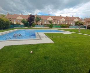 Piscina de Casa adosada en venda en  Logroño amb Calefacció, Jardí privat i Parquet