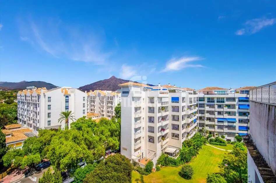 Ático con terraza en venta en Nueva Andalucía