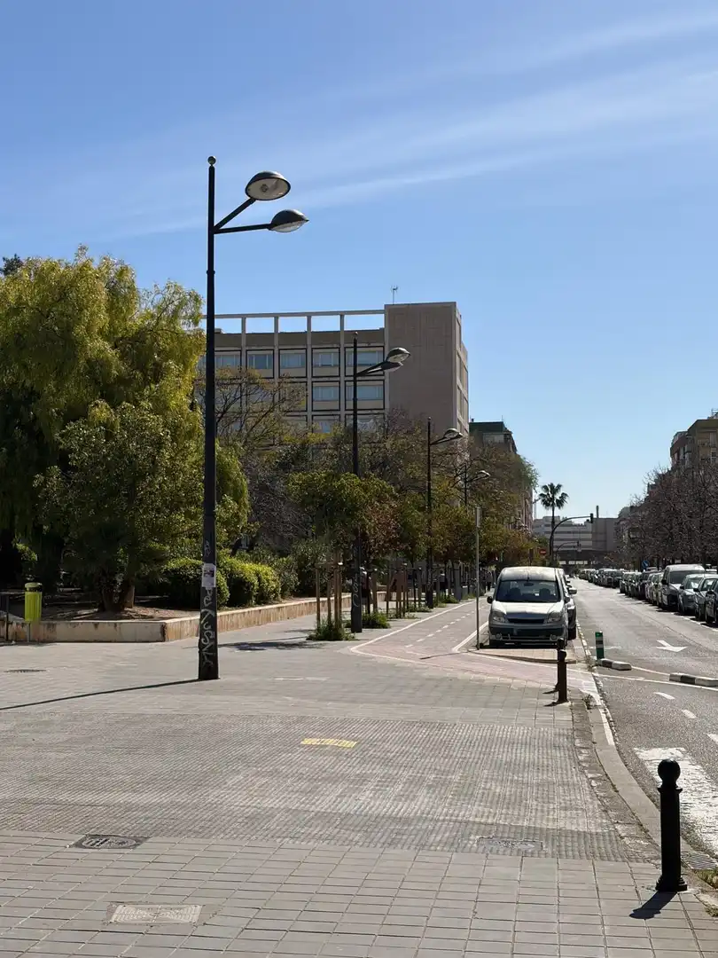 Außenansicht von Garage zum Verkauf in Valencia