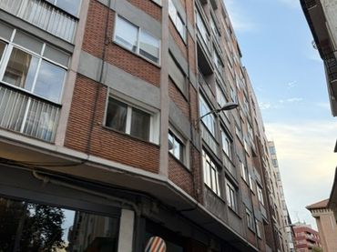 Pis amb balcó en venda a Calle Esgueva