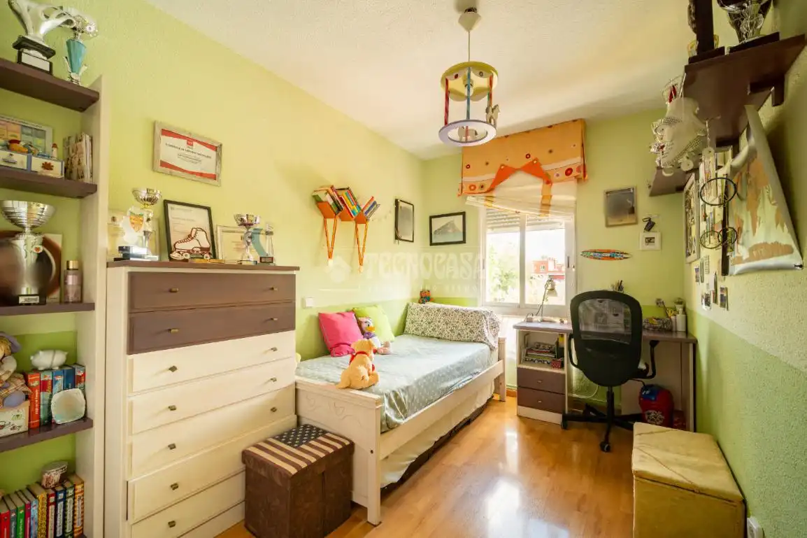 Habitación de Dúplex en venta en Rivas-Vaciamadrid con Calefacción y Terraza