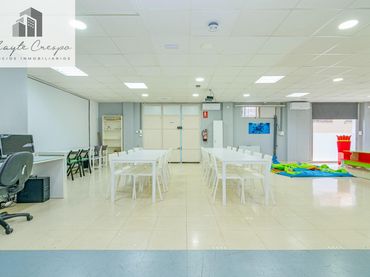 Local comercial en venda a Calle Alhambra 2