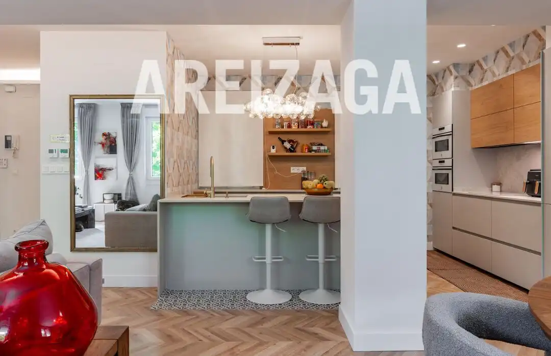 Cuina de Pis en venda en Donostia - San Sebastián  amb Aire condicionat, Calefacció i Terrassa
