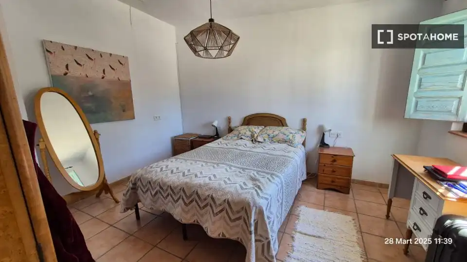Habitación de Apartamento para compartir en Villanueva del Trabuco con Aire acondicionado, Terraza y Amueblado