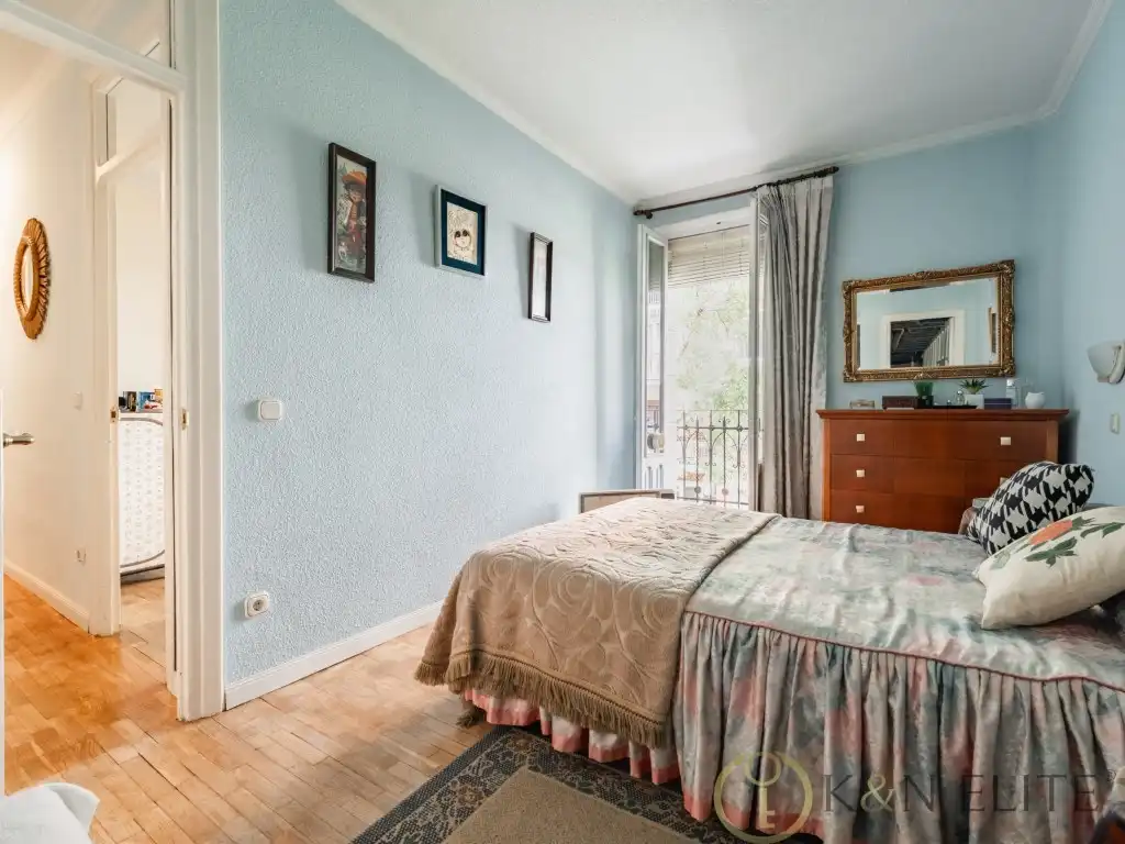 Bedroom of Flat for sale in Madrid  with Air Conditioner, Heating and Balcony