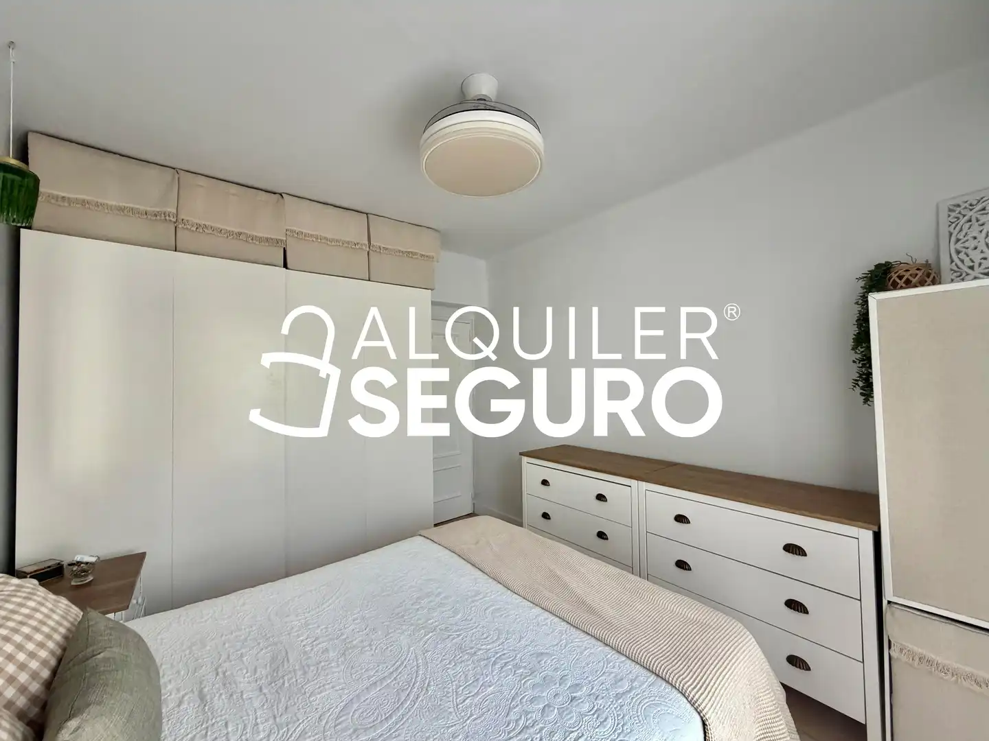 Dormitori de Pis de lloguer en Pozuelo de Alarcón amb Aire condicionat i Terrassa