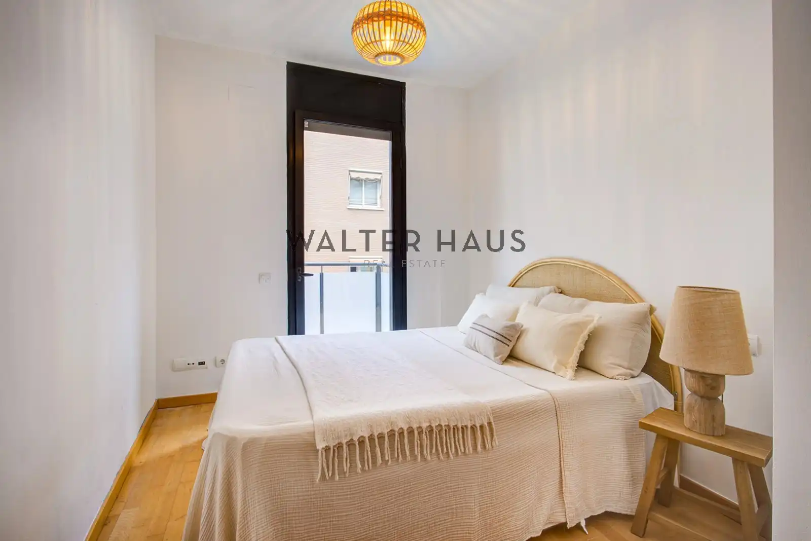 Bedroom of Houses for sale in Barcelona  with Air Conditioner, Heating and Terrace