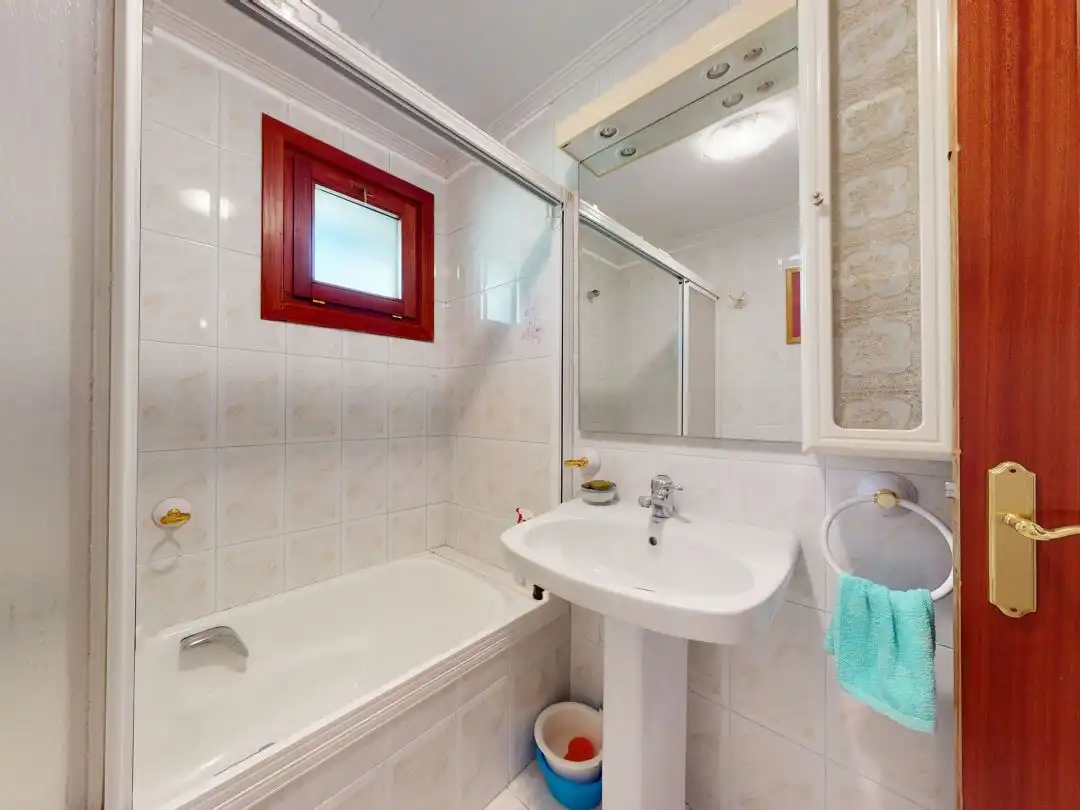 Bathroom of Flat for sale in Legazpi  with Heating and Furnished