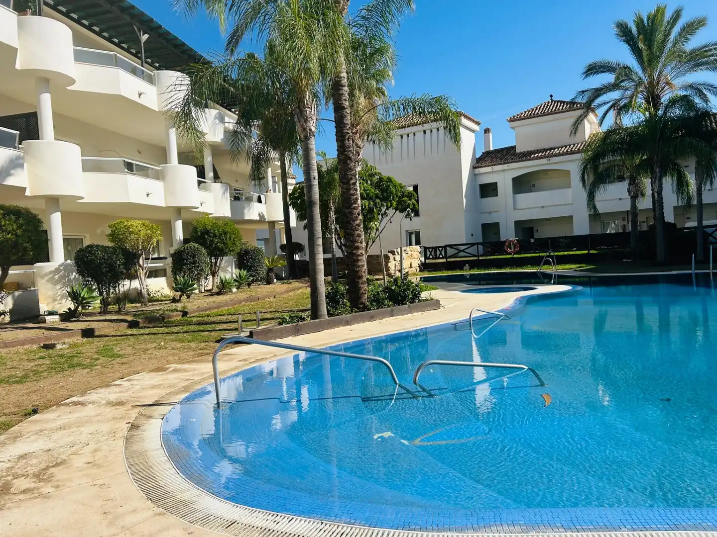 Außenansicht von Wohnungen zur Miete in Mijas mit Klimaanlage, Terrasse und Möbliert