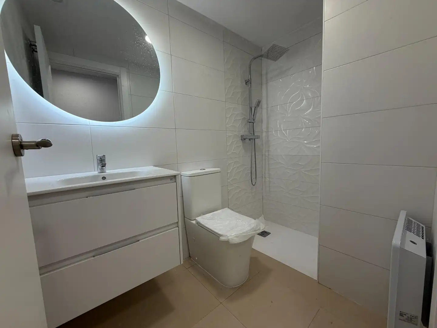 Badezimmer von Wohnung zum Verkauf in Salt