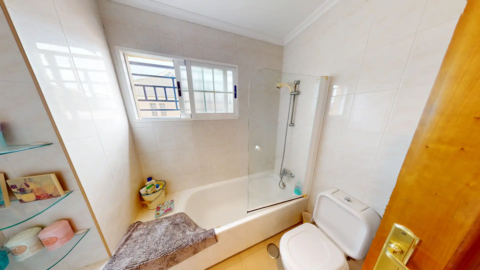 Badezimmer von Haus oder Chalet zum Verkauf in Mutxamel mit Klimaanlage, Privatgarten und Terrasse