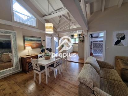 Sala d'estar de Àtic en venda en Parres amb Calefacció, Parquet i Moblat
