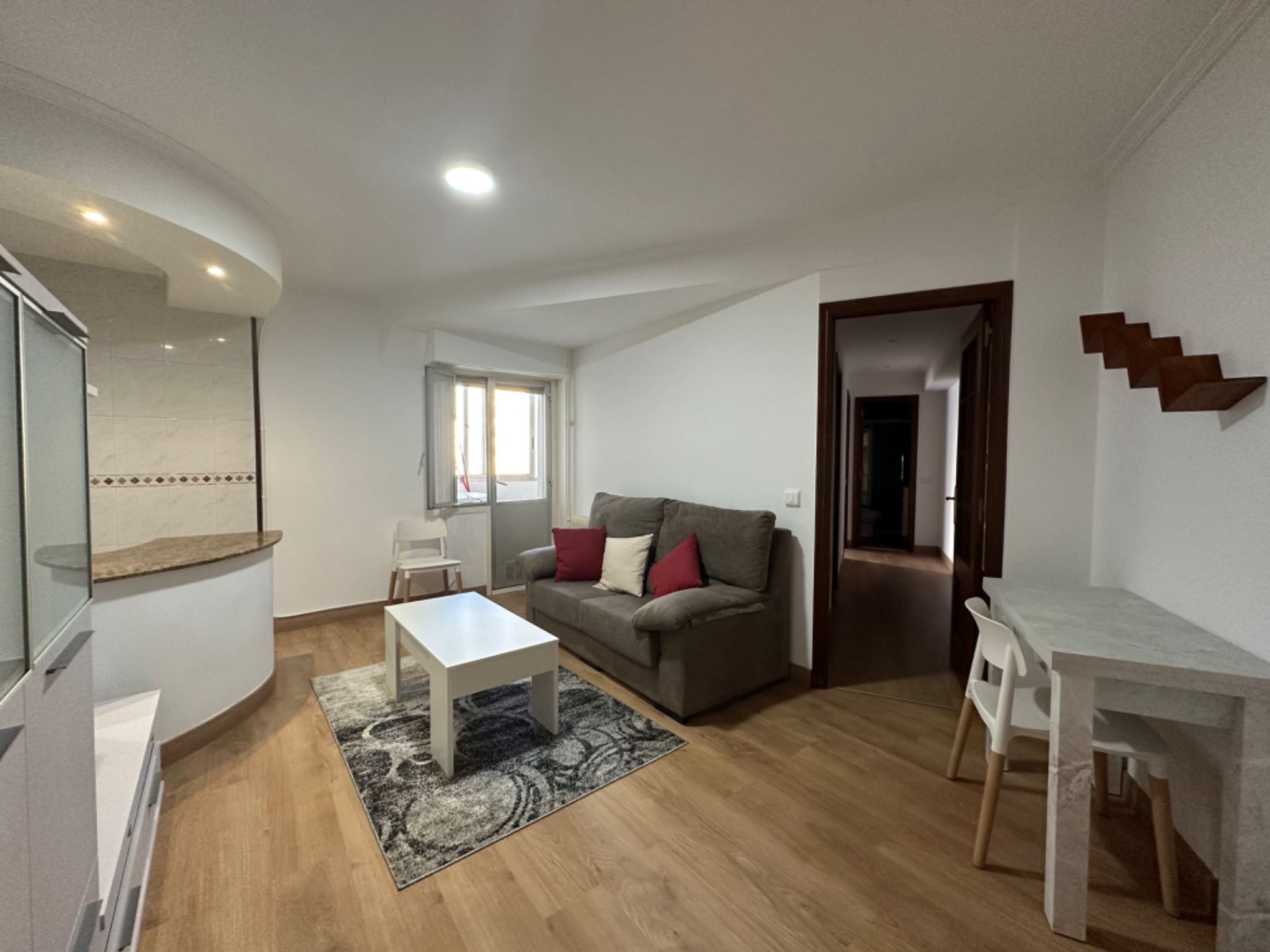 Wohnzimmer von Wohnungen miete in Santiago de Compostela  mit Heizung, Parkett und Möbliert