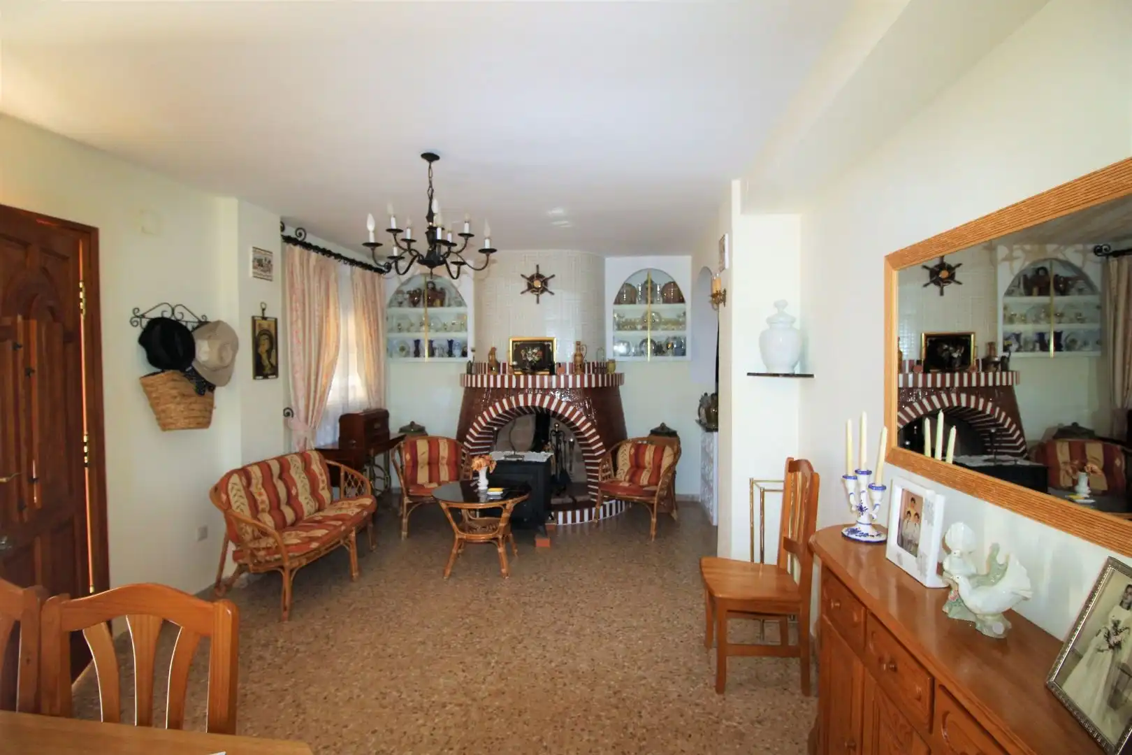 Sala d'estar de Casa o xalet en venda en Chiva amb Jardí privat, Terrassa i Traster