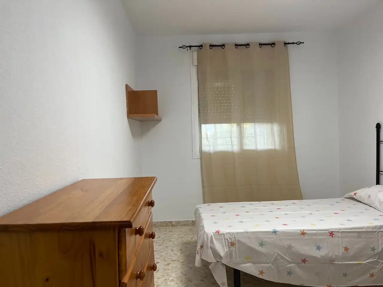 Dormitori de Pis de lloguer en Vélez-Málaga amb Aire condicionat, Calefacció i Terrassa