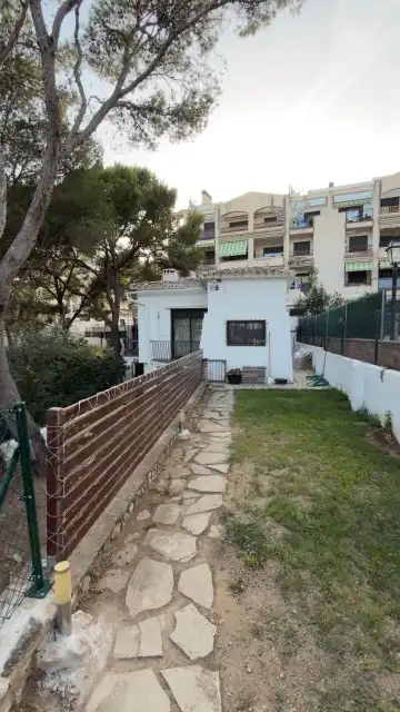 Jardí de Casa o xalet en venda en Mont-roig del Camp amb Aire condicionat, Jardí privat i Terrassa