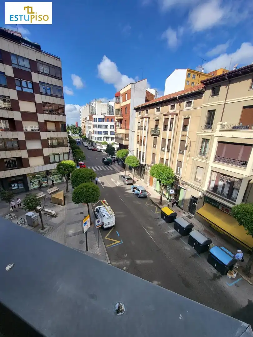 Exterior view of Flat for rent in León Capital   with Balcony