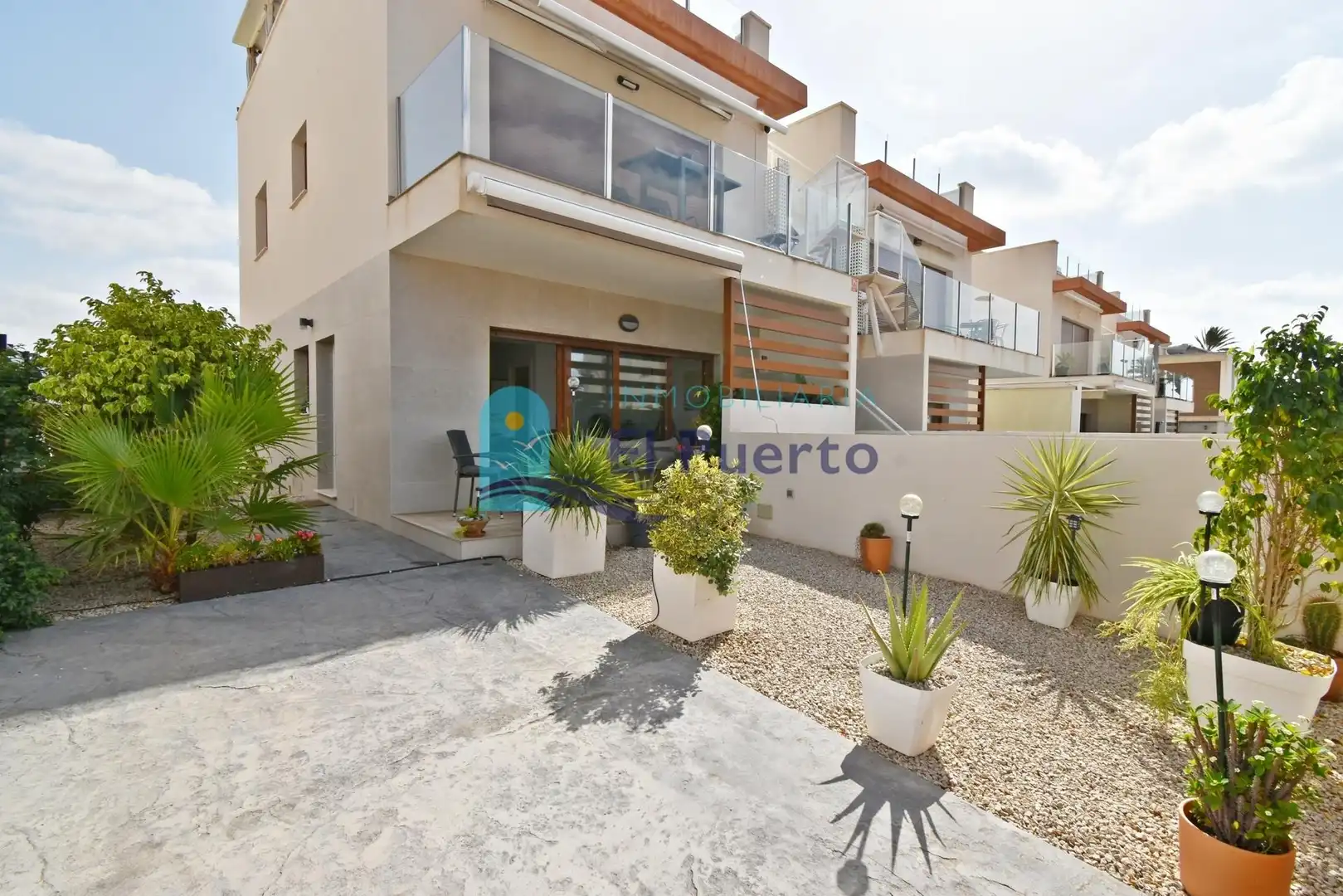 Vista exterior de Apartament en venda en Mazarrón amb Aire condicionat, Calefacció i Jardí privat