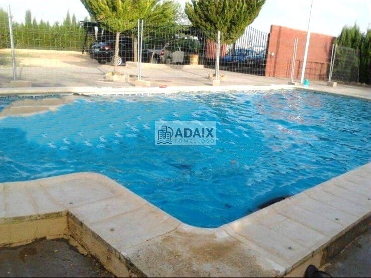 Piscina de Finca rústica en venda en Villarrobledo amb Piscina i Moblat