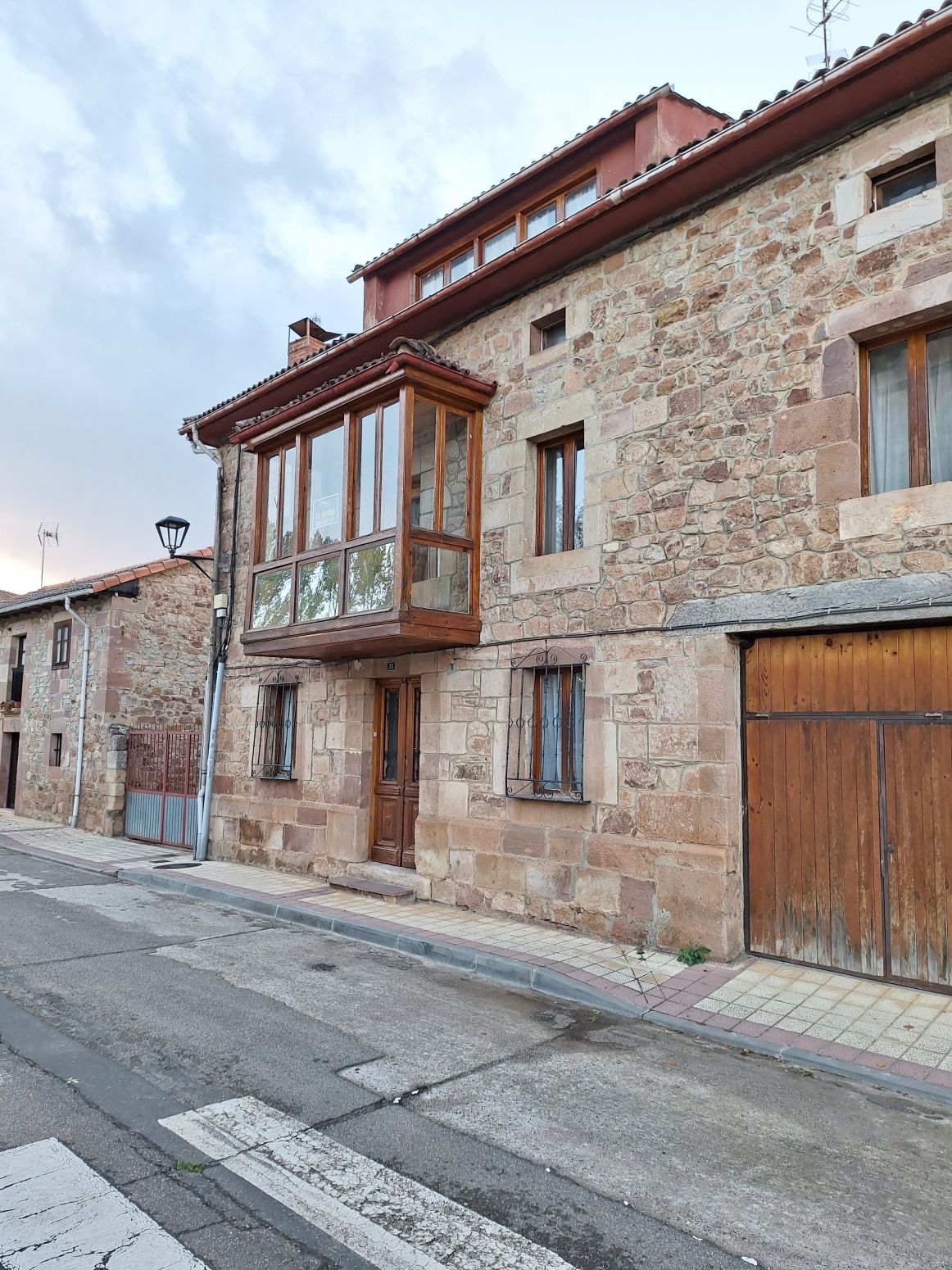 Exterior view of House or chalet for sale in Salinas de Pisuerga  with Terrace and Storage room