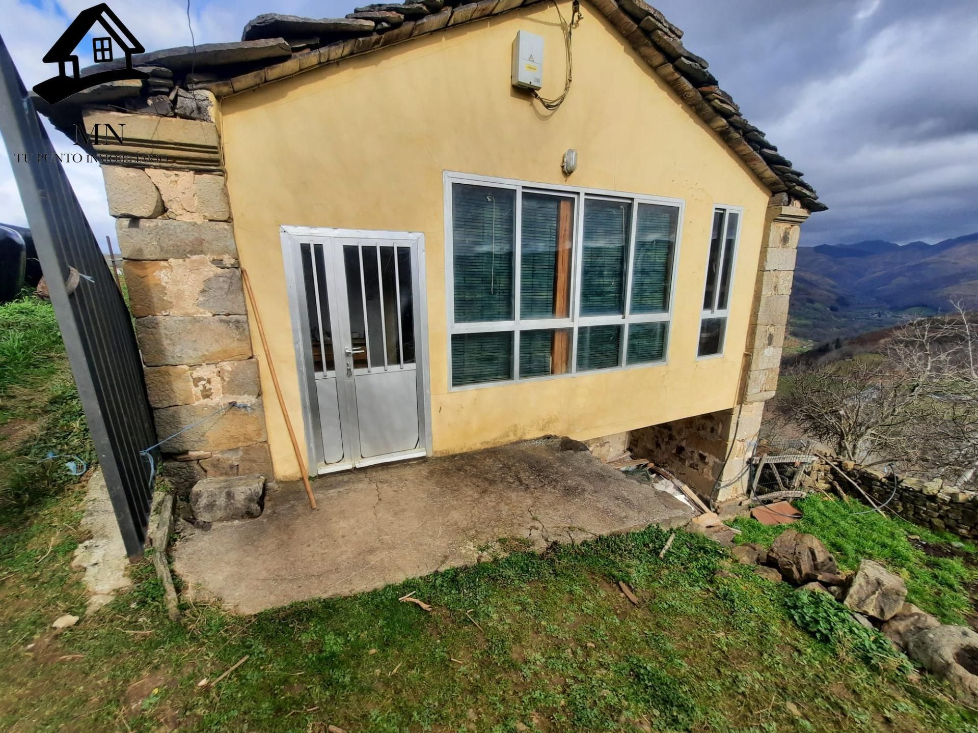 Vista exterior de Finca rústica en venda en San Pedro del Romeral amb Jardí privat