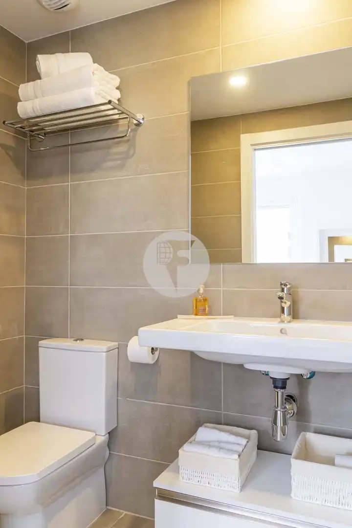 Baño de Piso de alquiler en L'Hospitalet de Llobregat con Aire acondicionado, Calefacción y Terraza