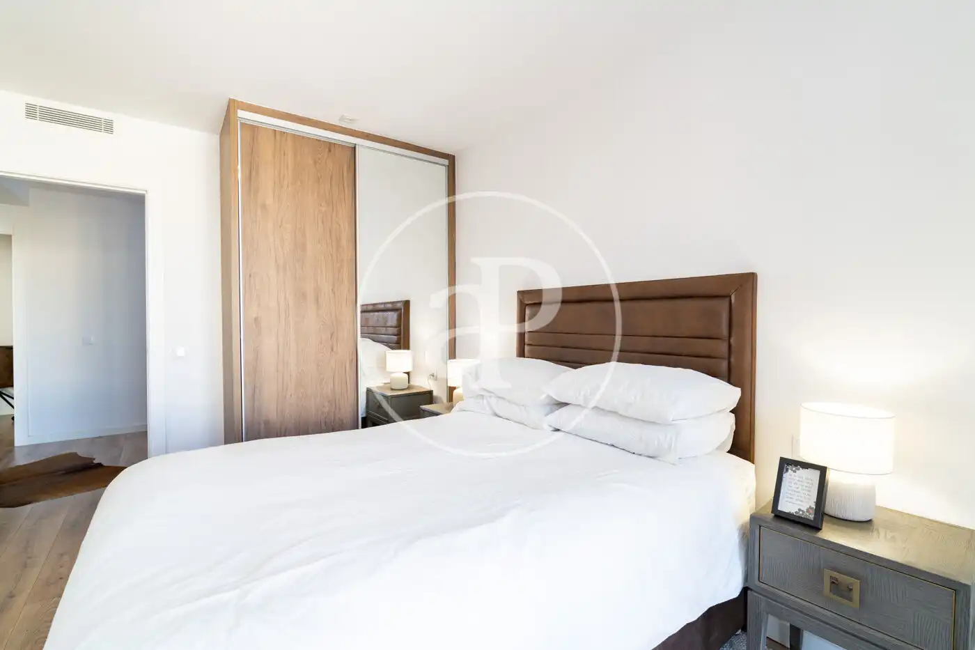 Schlafzimmer von Dachboden zur Miete in Barcelona mit Klimaanlage, Heizung und Terrasse