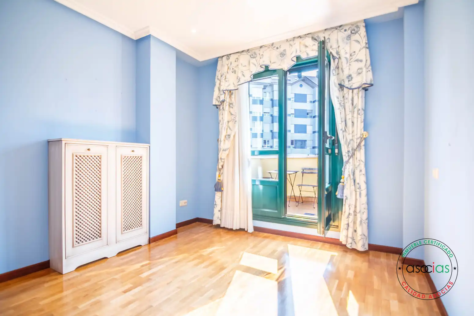 Habitación de Casa adosada en venta en Grado con Calefacción, Jardín privado y Parquet