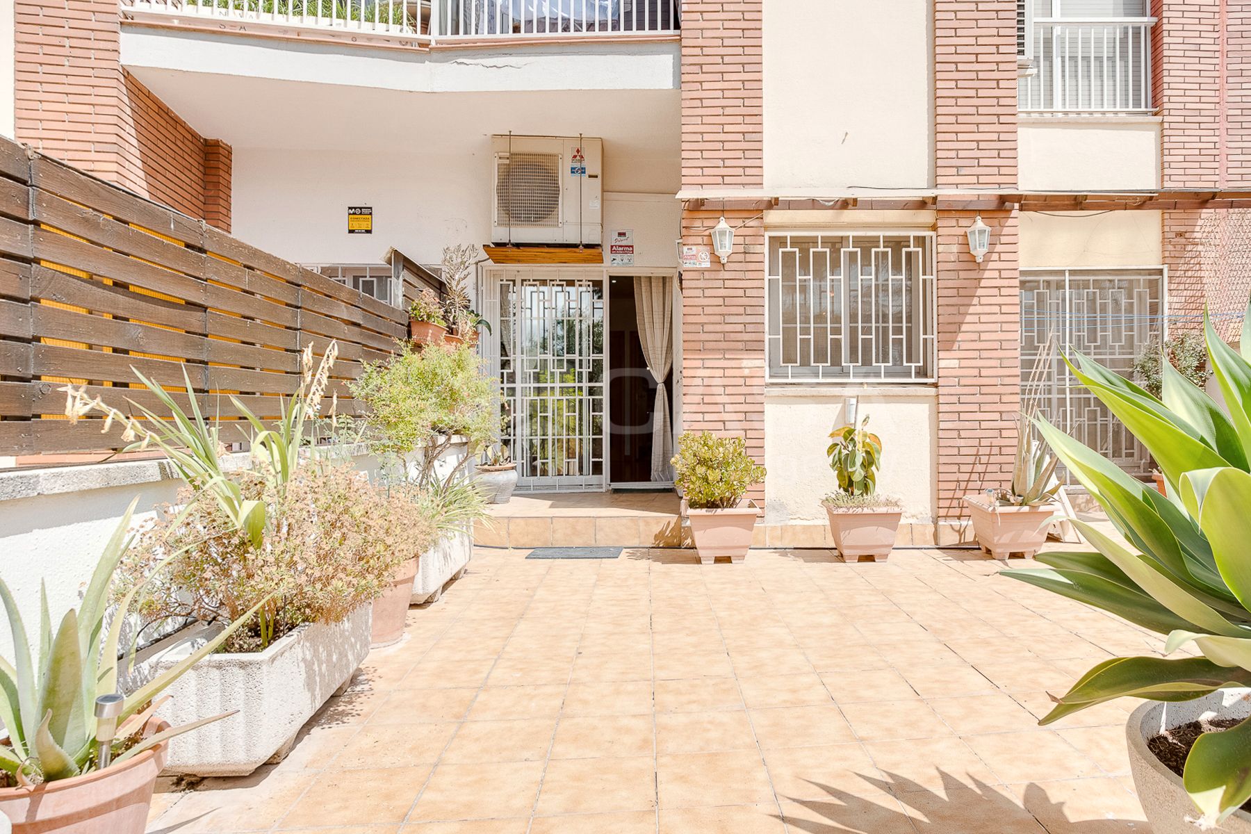 Vista exterior de Piso en venta en Cerdanyola del Vallès con Calefacción y Terraza