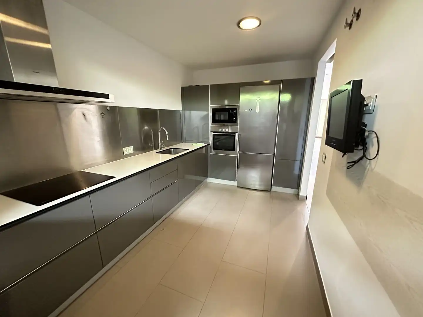 Küche von Wohnung zum Verkauf in Benahavís mit Terrasse, Abstellraum und Alarm