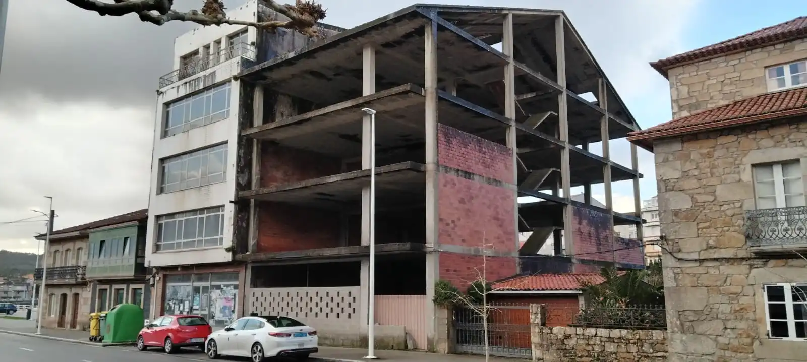 Vista exterior de Edifici en venda en Camariñas