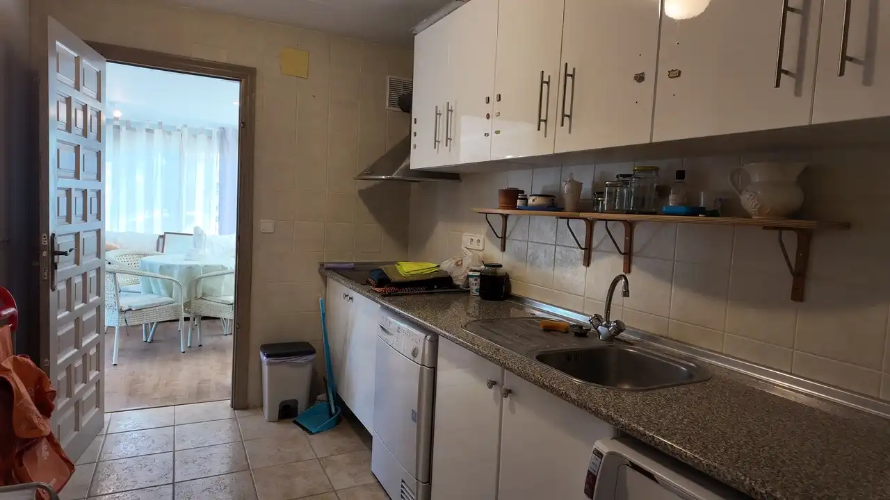 Cocina de Casa o chalet en venta en L'Alfàs del Pi con Aire acondicionado, Calefacción y Jardín privado