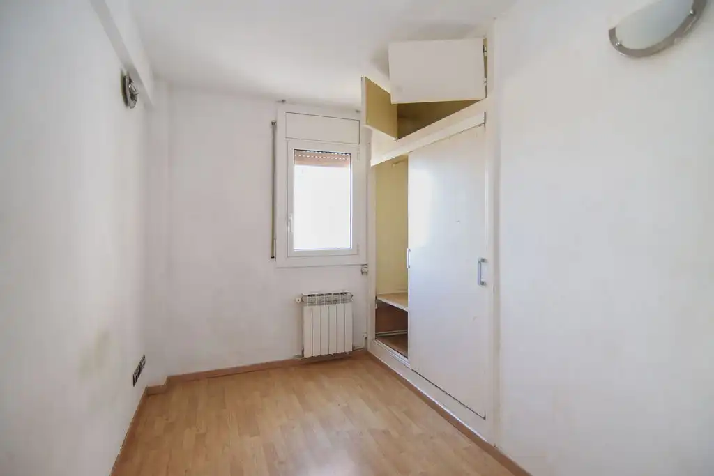 Piso en venta en C/ Pedraforca, Ciutat Meridiana