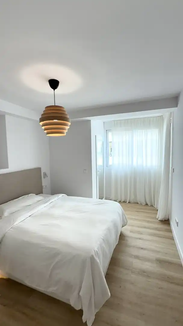 Dormitori de Apartament de lloguer en Marbella amb Aire condicionat, Calefacció i Piscina