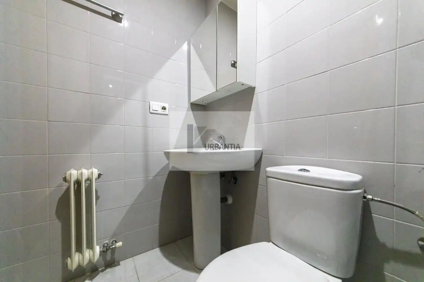 Bathroom of Flat for sale in  Pamplona / Iruña  with Heating, Parquet flooring and Terrace