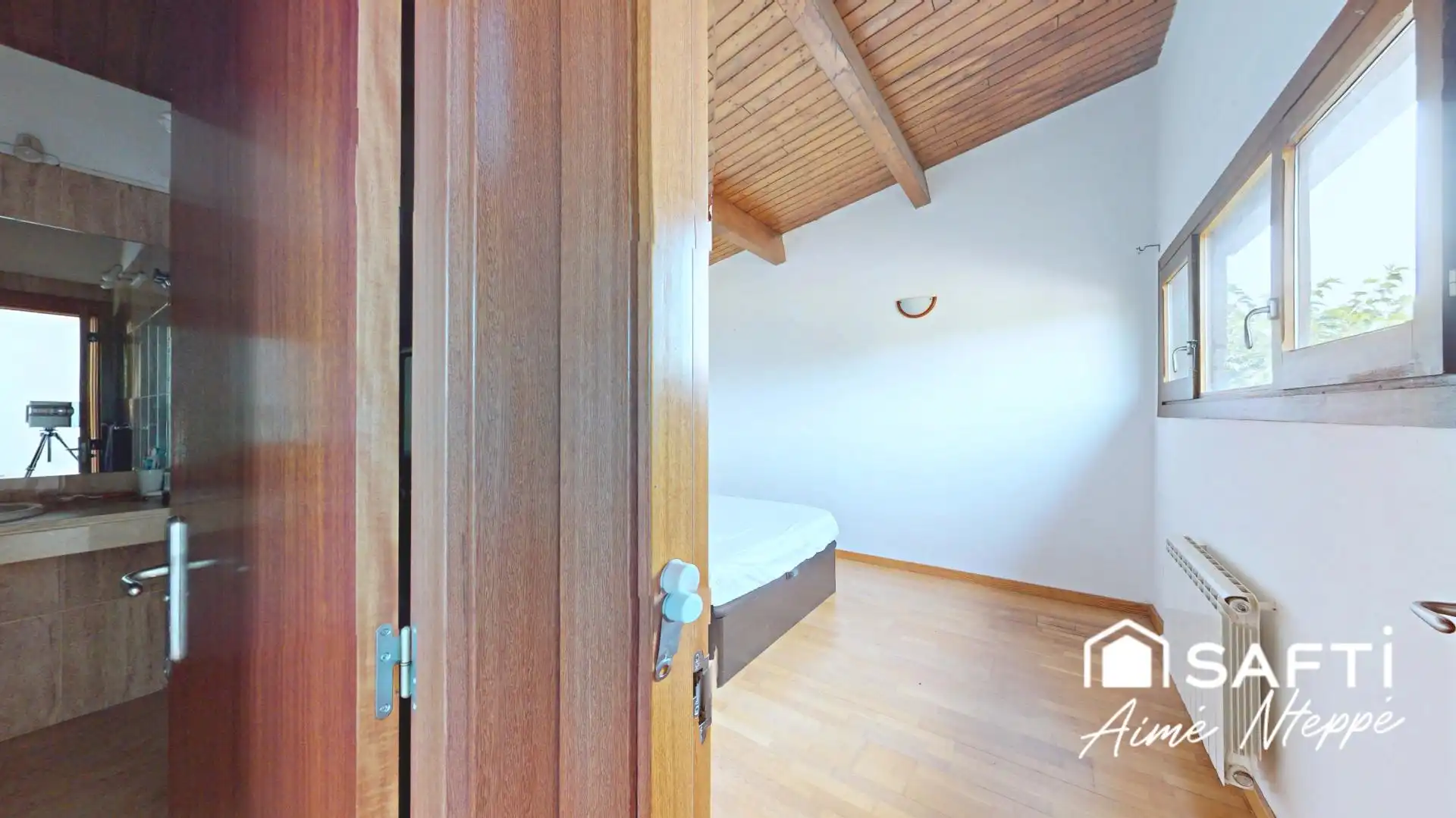 Dormitori de Casa o xalet en venda en Sant Julià de Ramis amb Calefacció, Piscina i Moblat