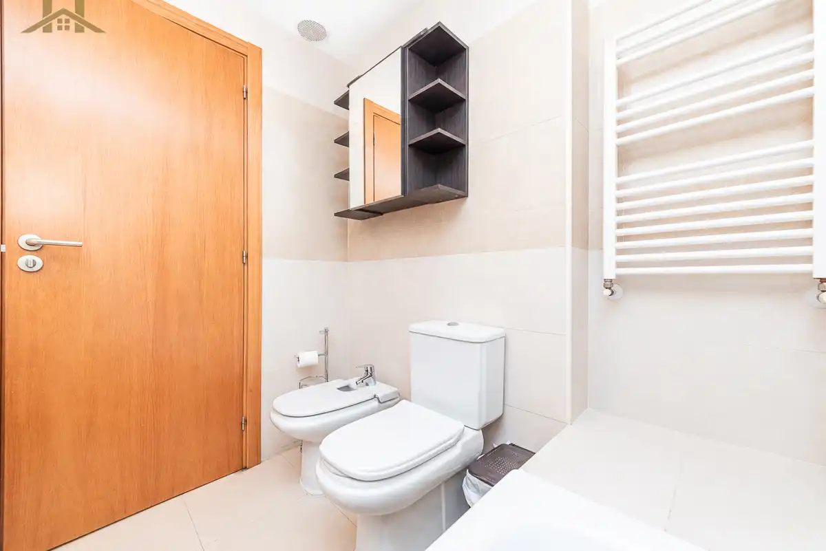 Baño de Planta baja en venta en Arroyomolinos (Madrid) con Aire acondicionado, Calefacción y Jardín privado