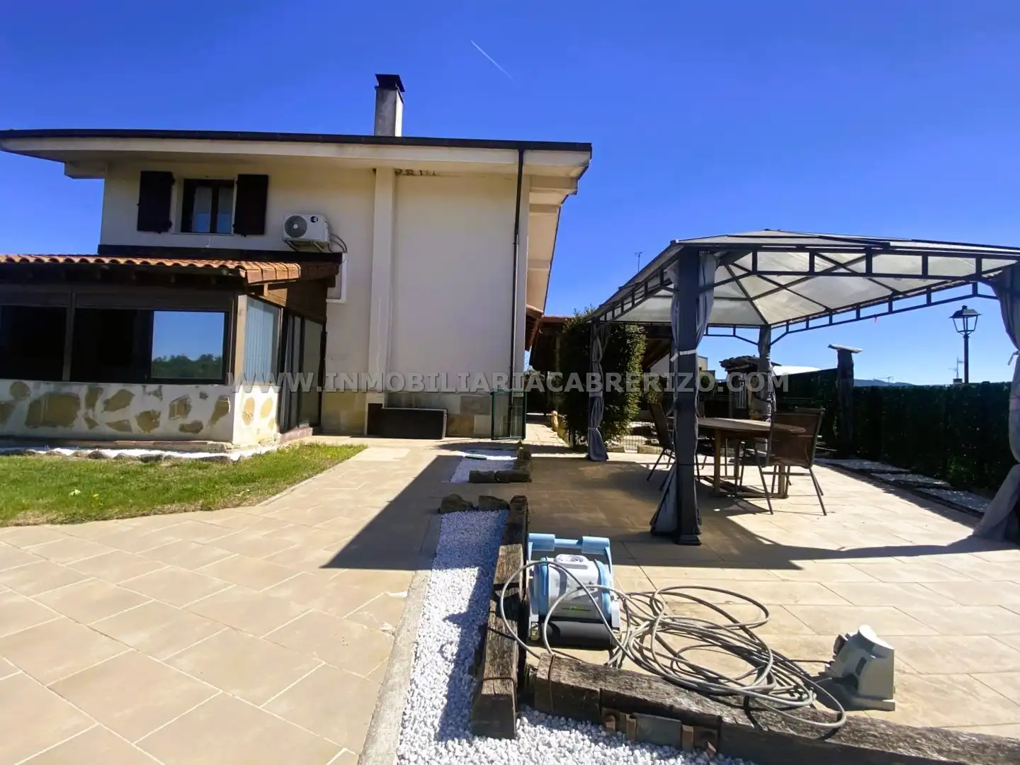 Vista exterior de Casa o chalet en venta en Olóriz / Oloritz con Aire acondicionado, Calefacción y Jardín privado