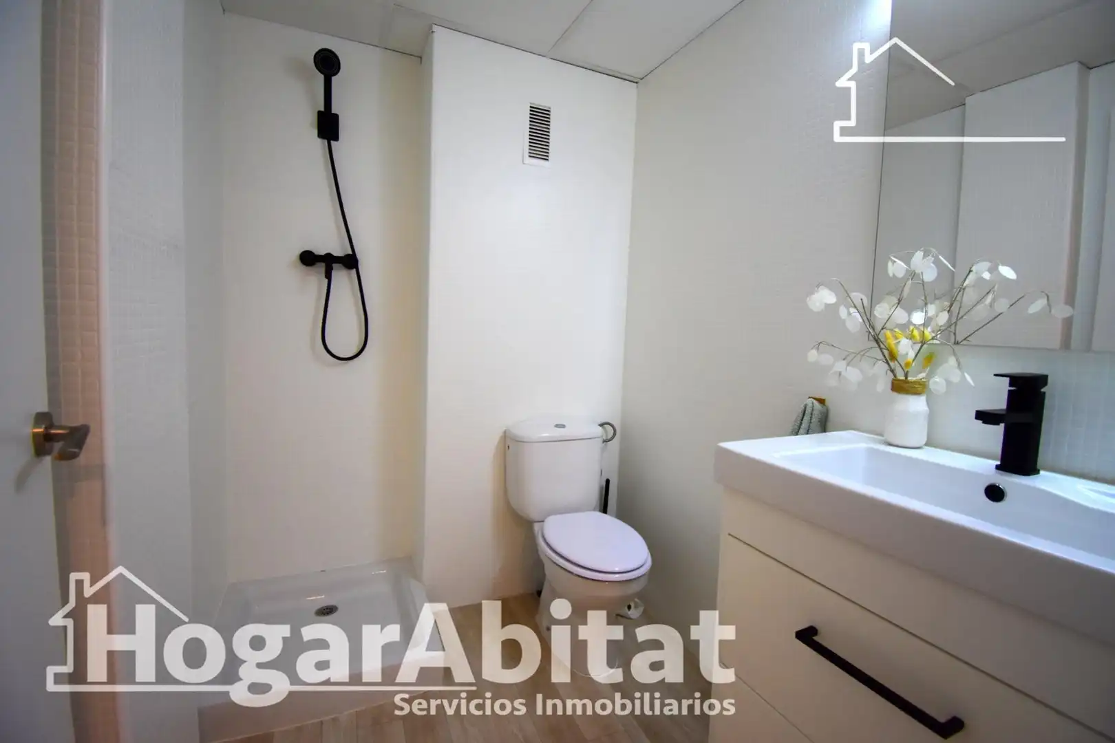 Bathroom of Flat for sale in Oliva  with Air Conditioner, Heating and Terrace