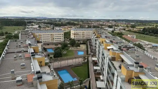 Piscina de Estudio en venta en Figueres con Terraza